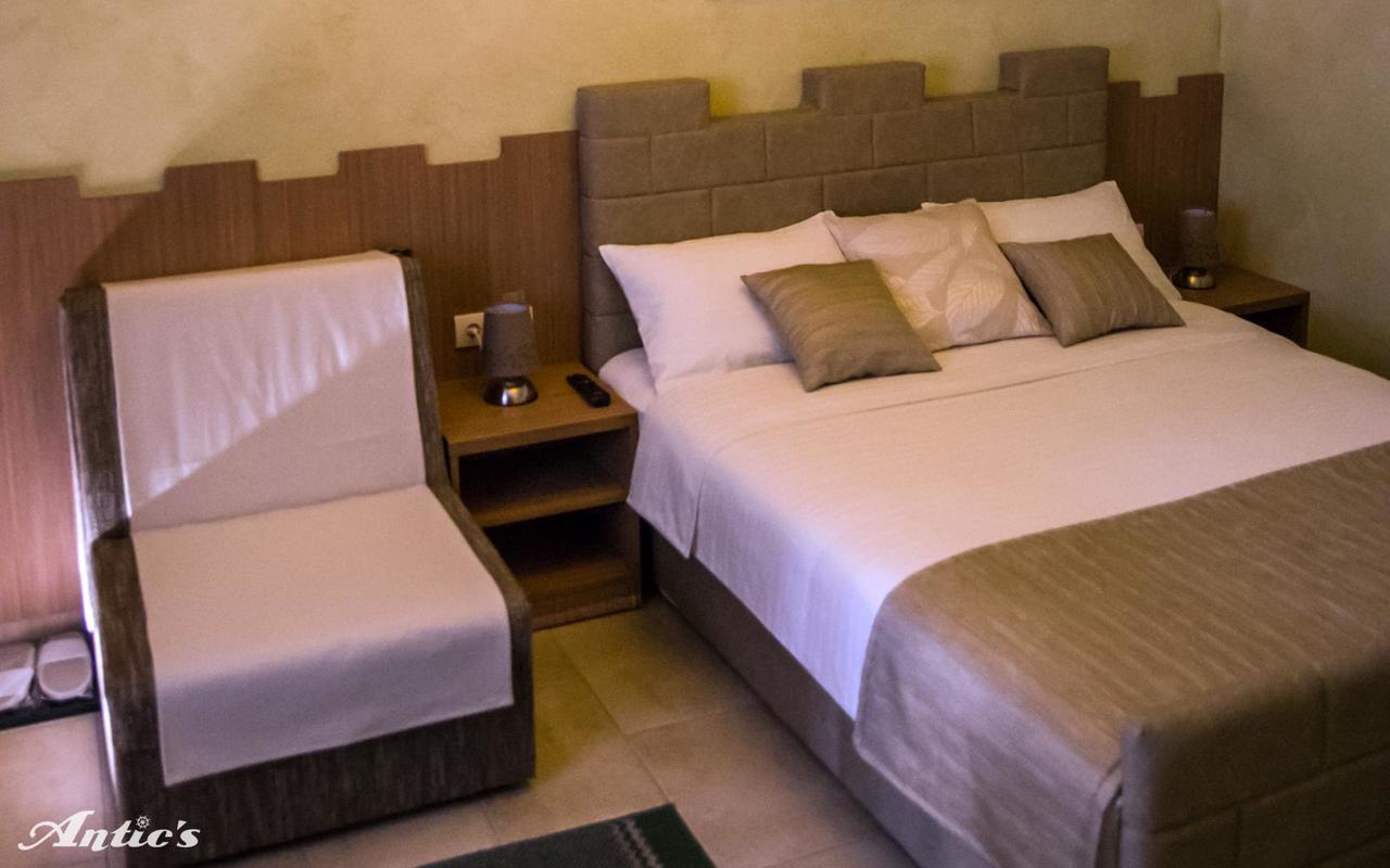 Motel Pizzeria Antic'S Laktaši Kültér fotó